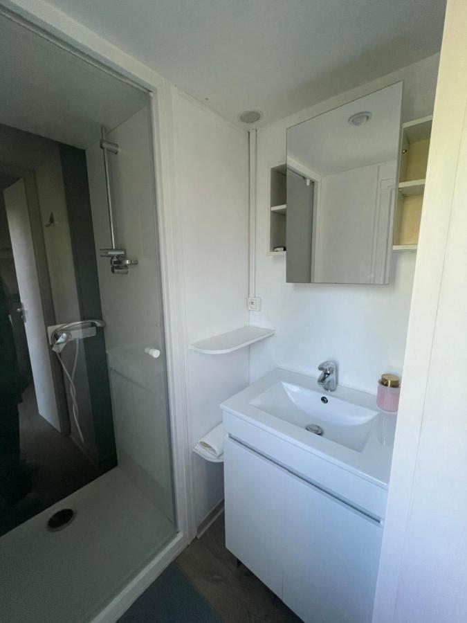 Mobil-Home Au Pied Du Luberon La Roque-d'Antheron Luaran gambar
