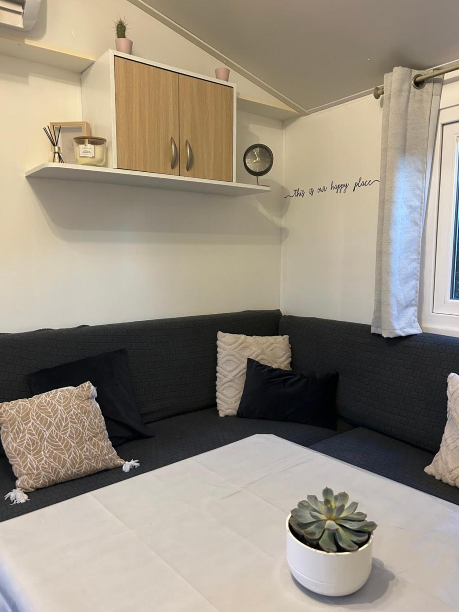 Mobil-Home Au Pied Du Luberon La Roque-d'Antheron Luaran gambar